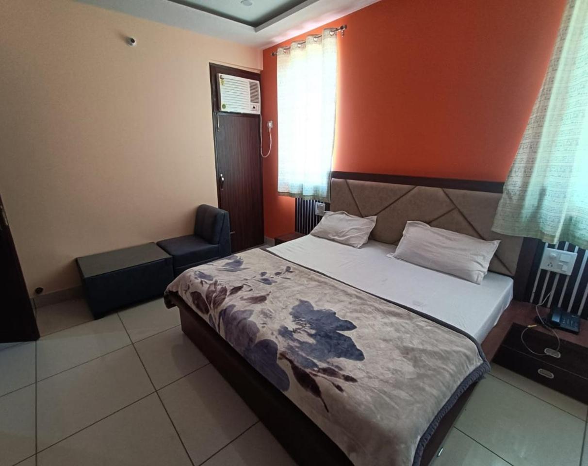 Om Hotel Rohtak Εξωτερικό φωτογραφία